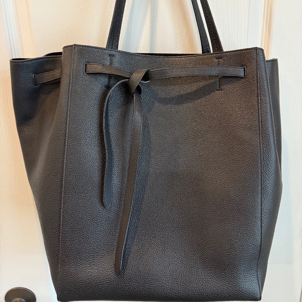 Celine medium phantom cabas tote
